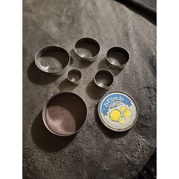 Vintage 5 Circle Fox Run Craftsmen Metal Cookie‎ Cutters In Metal Tin - Picture 4 of 6